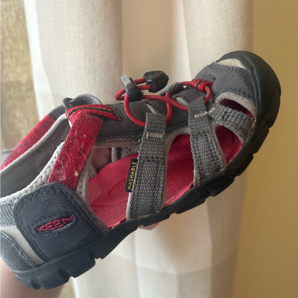 Keen Gray and Red seacamp II